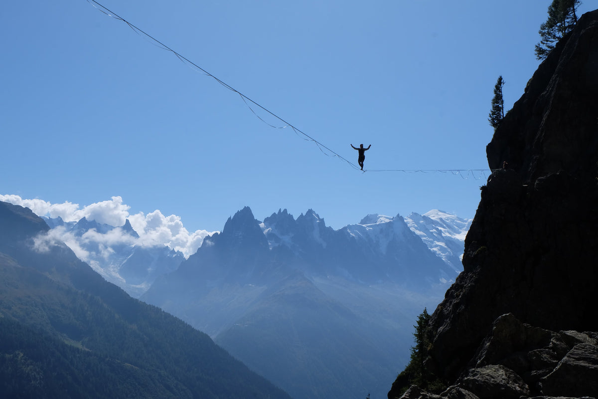 Mia Noblet highlining
