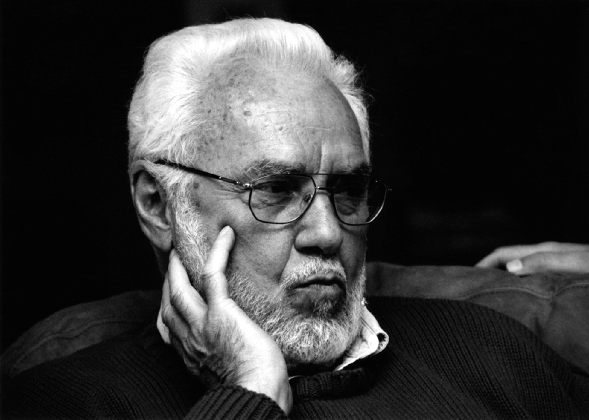 Writer and Officer of the Order of Canada, Robert Kroetsch, 2011 recipient of the Lieutenant Governor of Alberta Distinguished Artist Award. (CNW Group/Lieutenant Governor of Alberta Arts Awards Foundation)