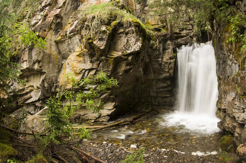 Waterfall Hikes in the Canadian Rockies – Volume 1