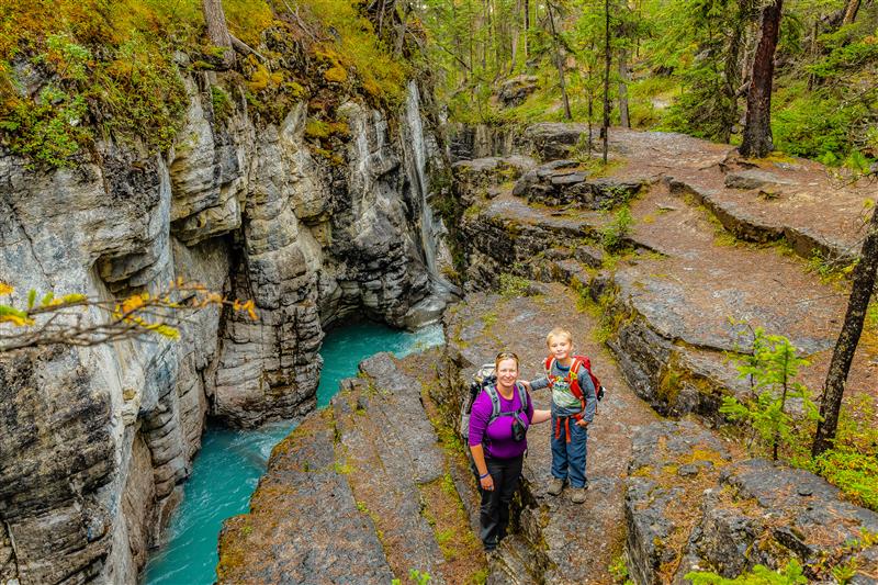 Family Walks &amp; Hikes Canadian Rockies: 2nd Edition, Volume 2